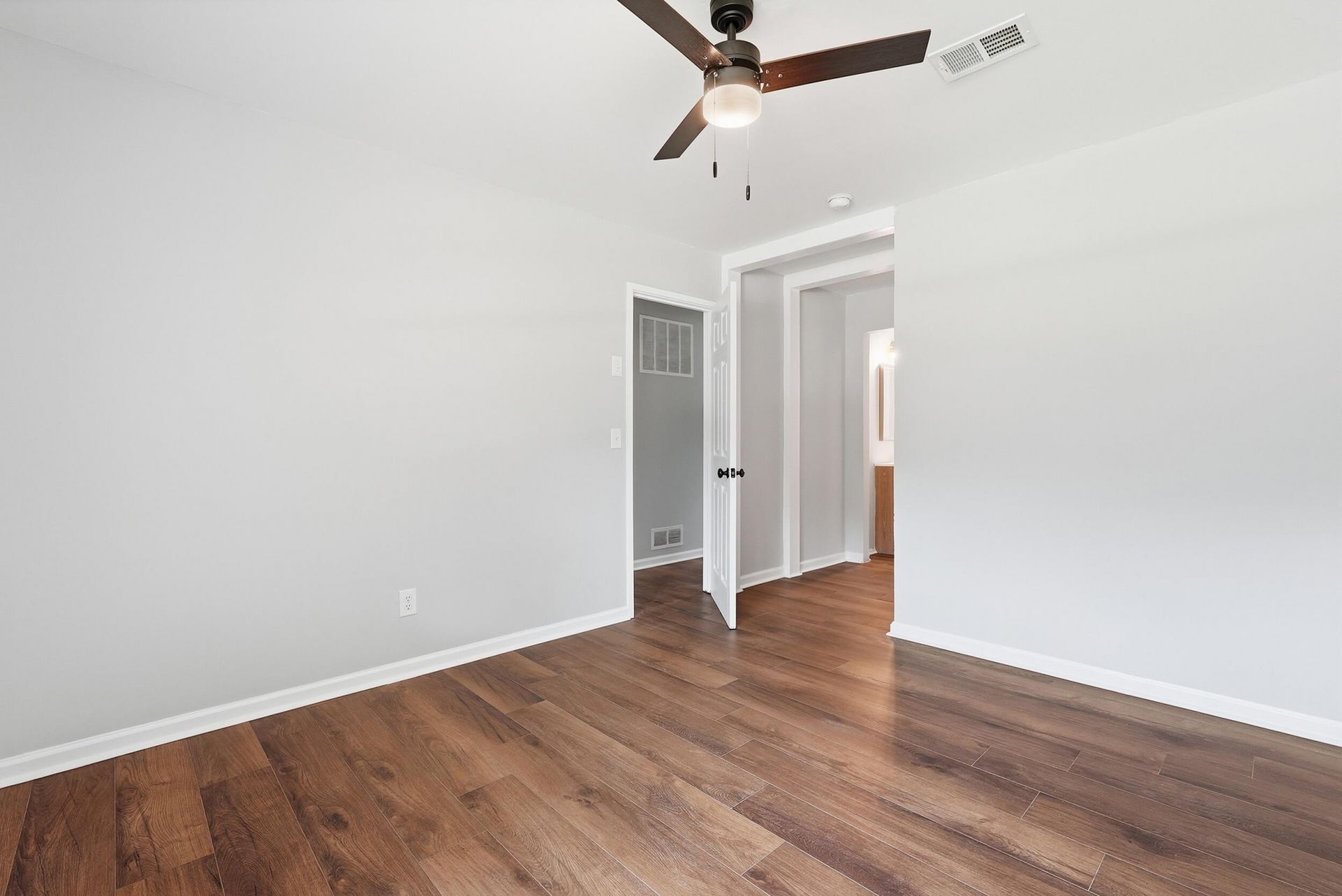 1630 Larry Street Photo 12