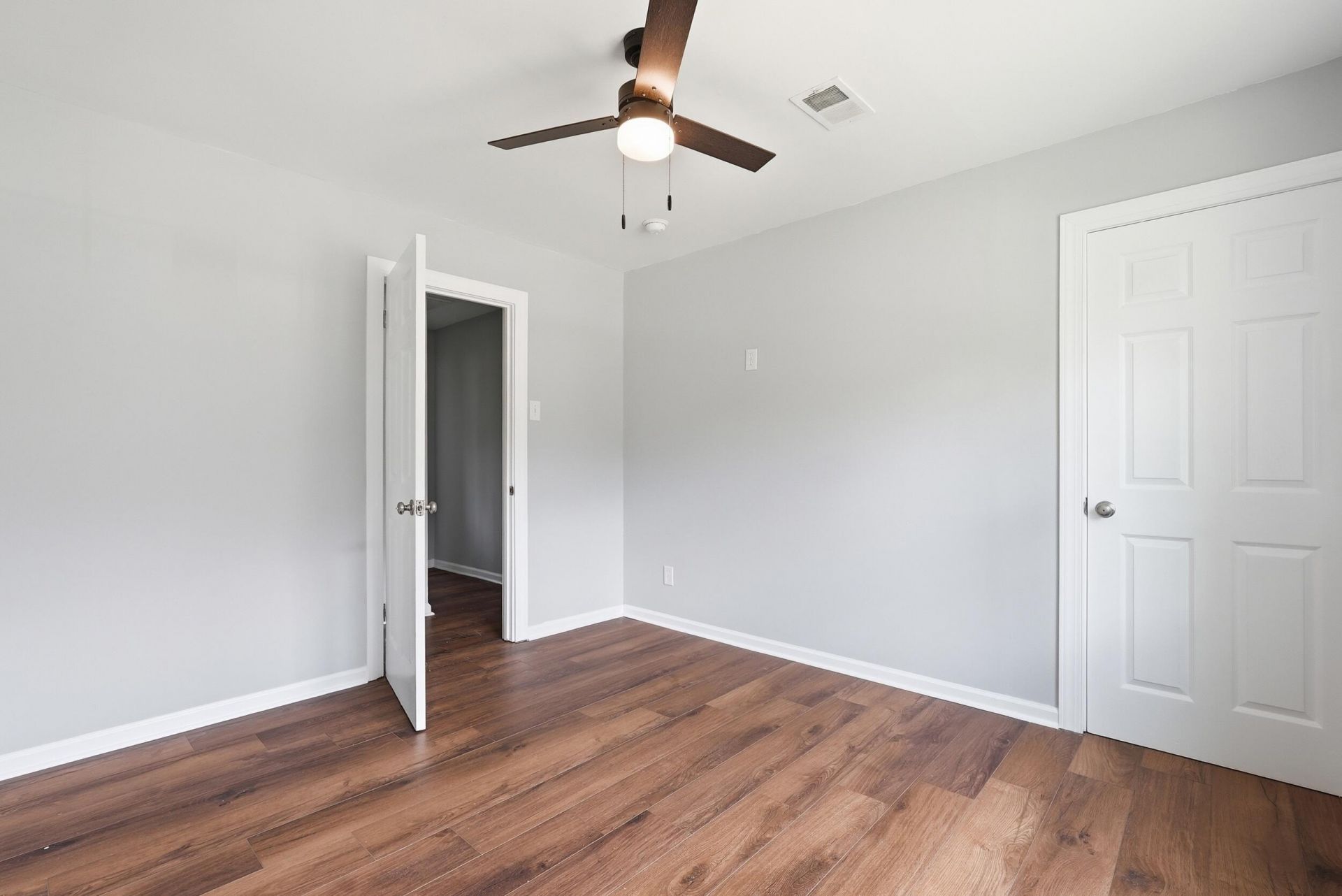 1630 Larry Street Photo 15