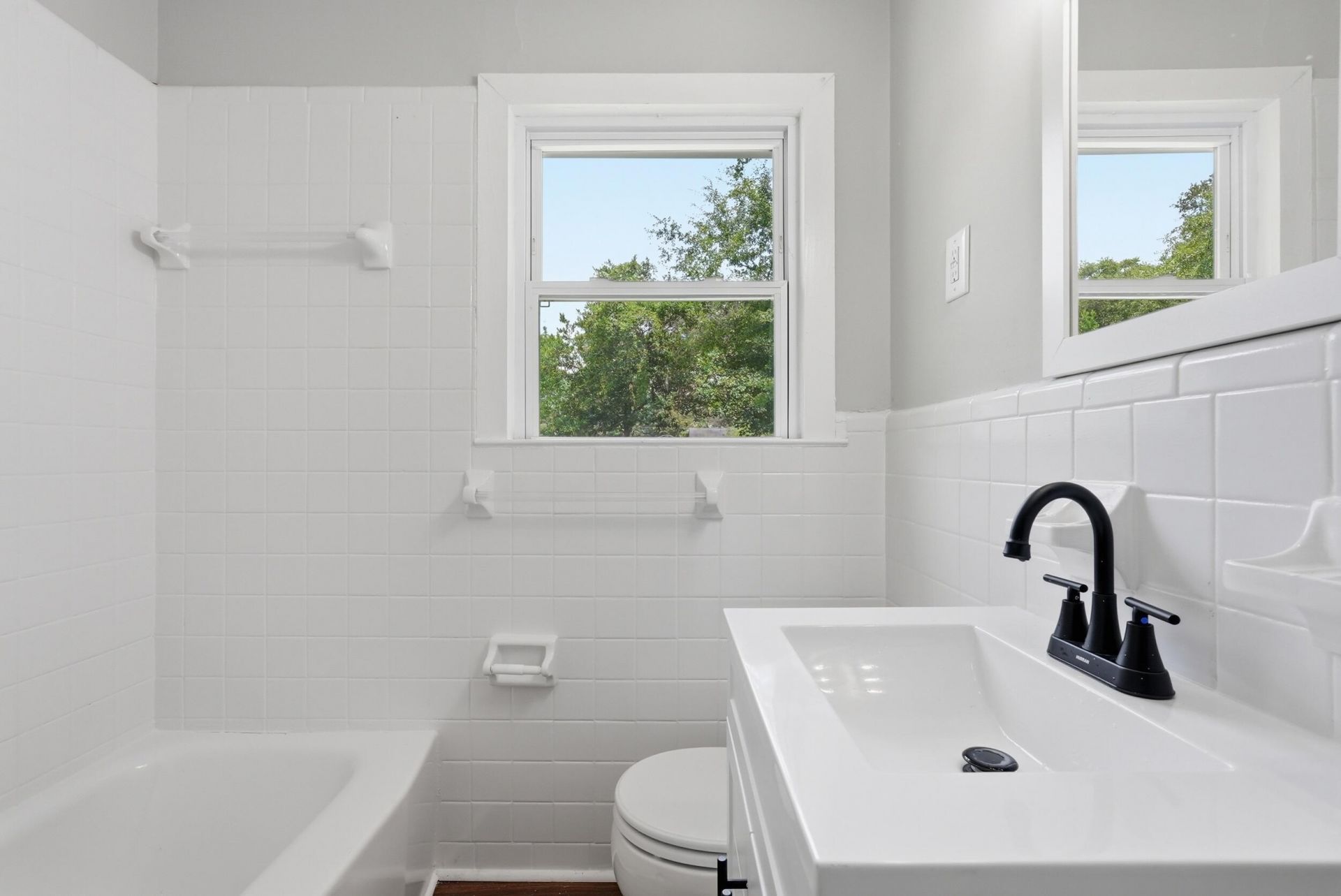 1630 Larry Street Photo 16