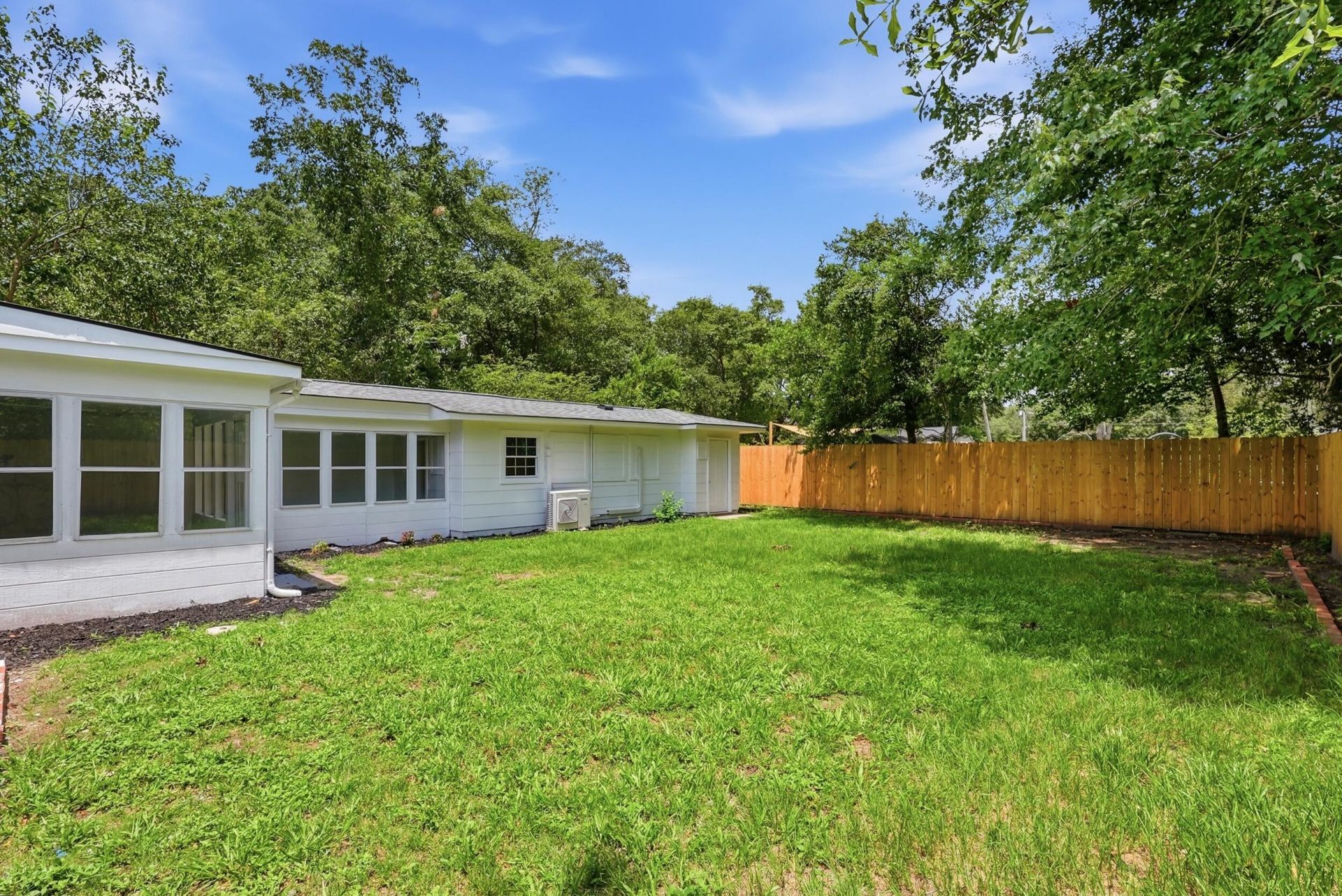 1630 Larry Street Photo 24