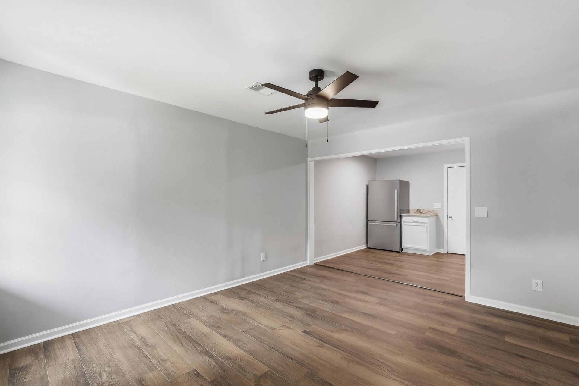 1630 Larry Street Photo 5
