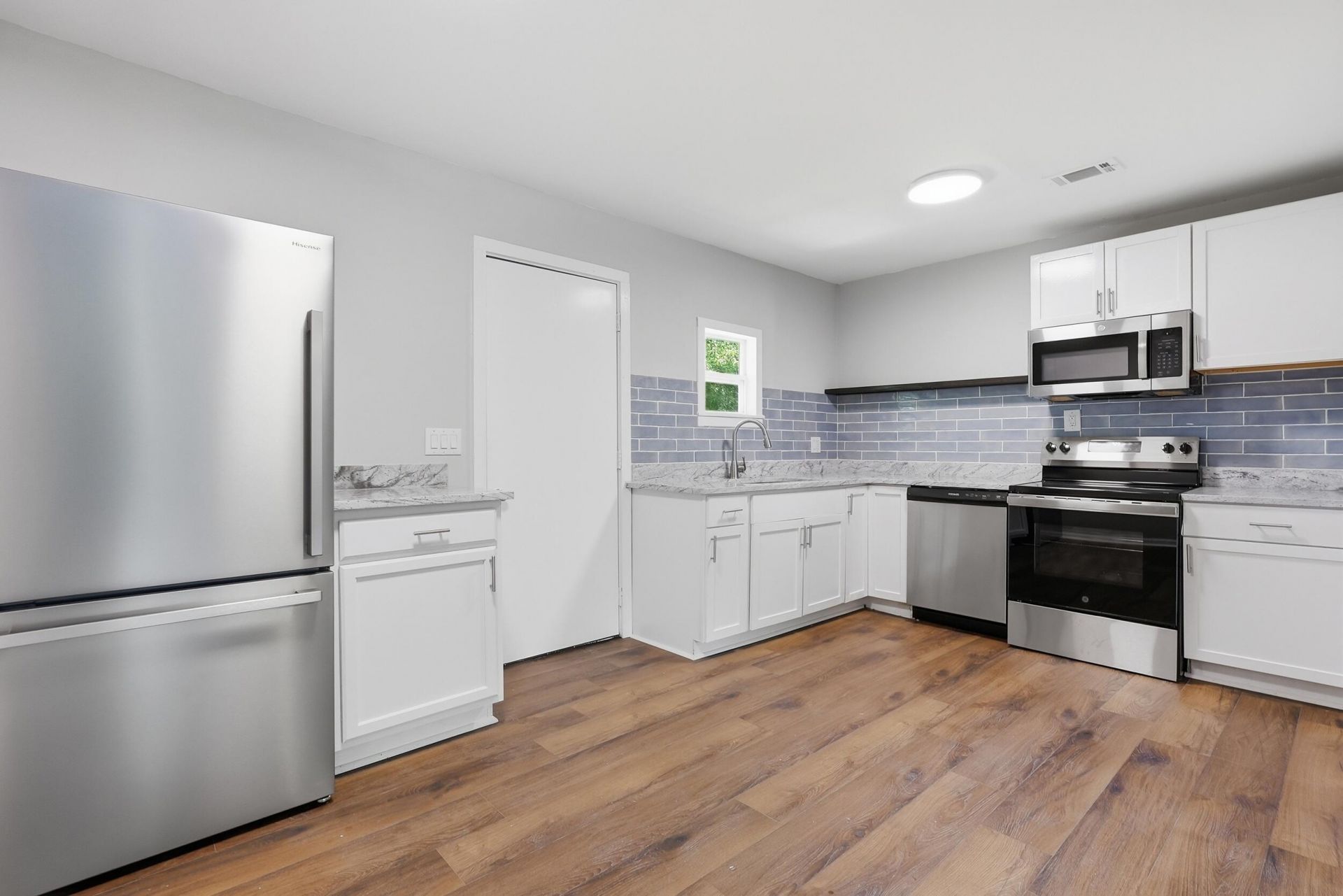 1630 Larry Street Photo 6
