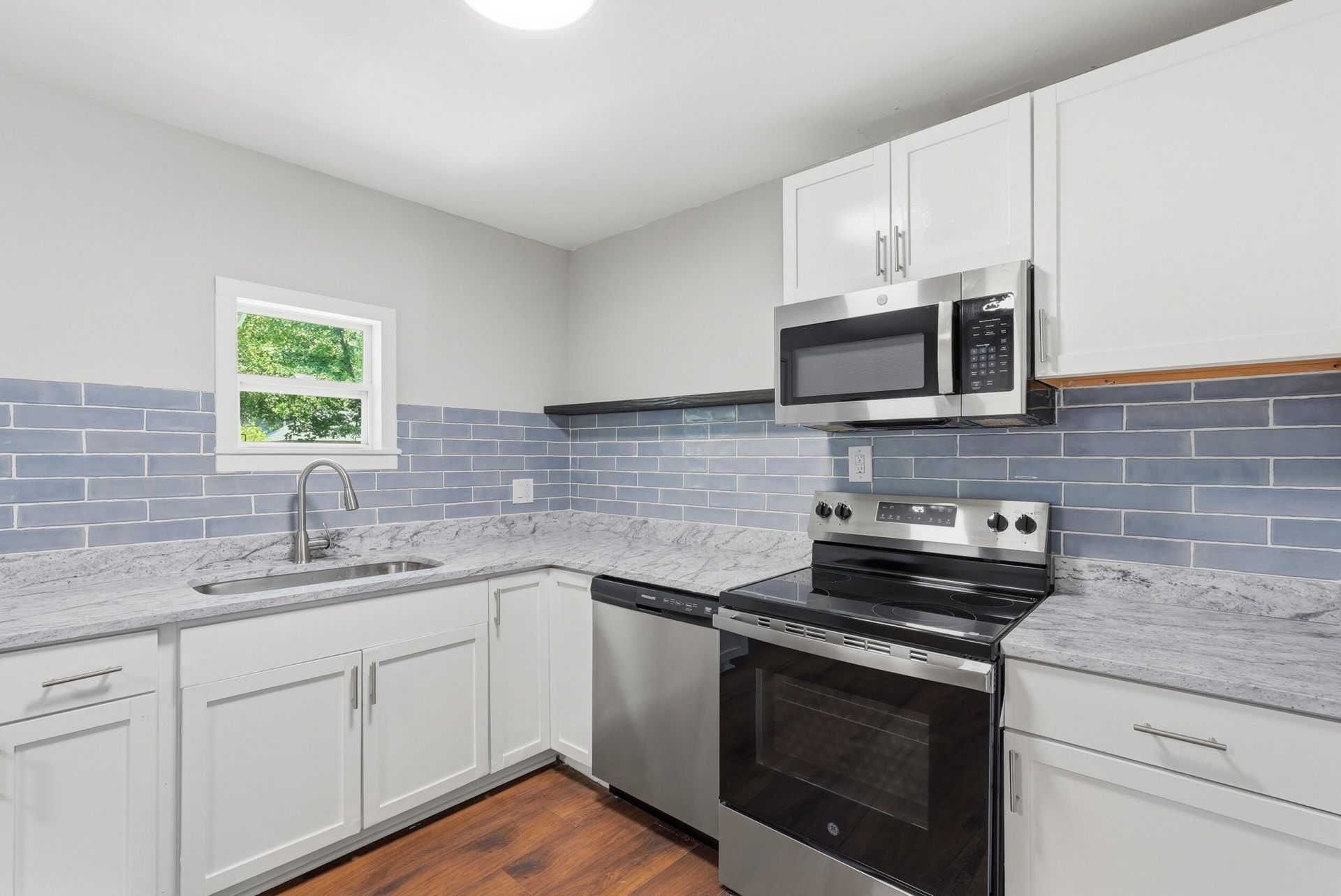 1630 Larry Street Photo 8