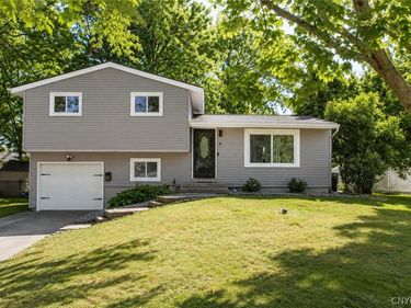 4 Ilex Lane , Liverpool, NY 13090