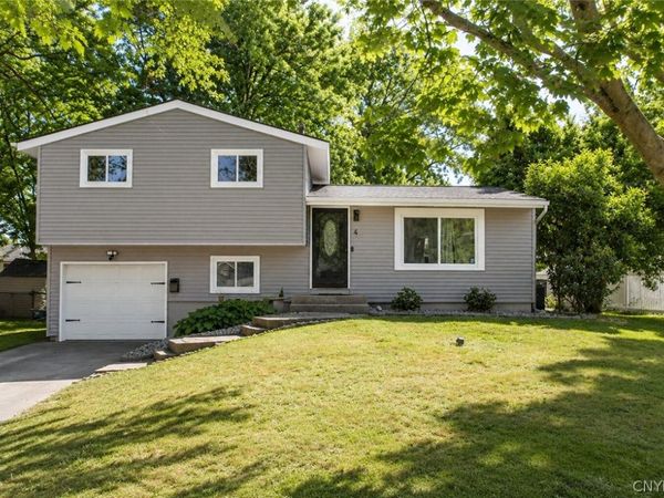 4 Ilex Lane , Liverpool, NY 13090
