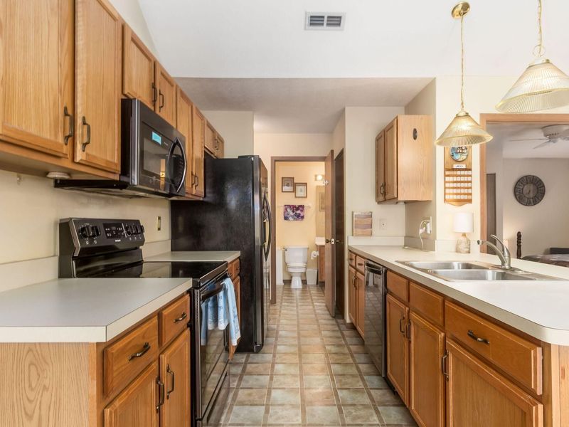 1911 Farmbrook Circle S, Unit 14, Grove City, OH 43123 Photo 10