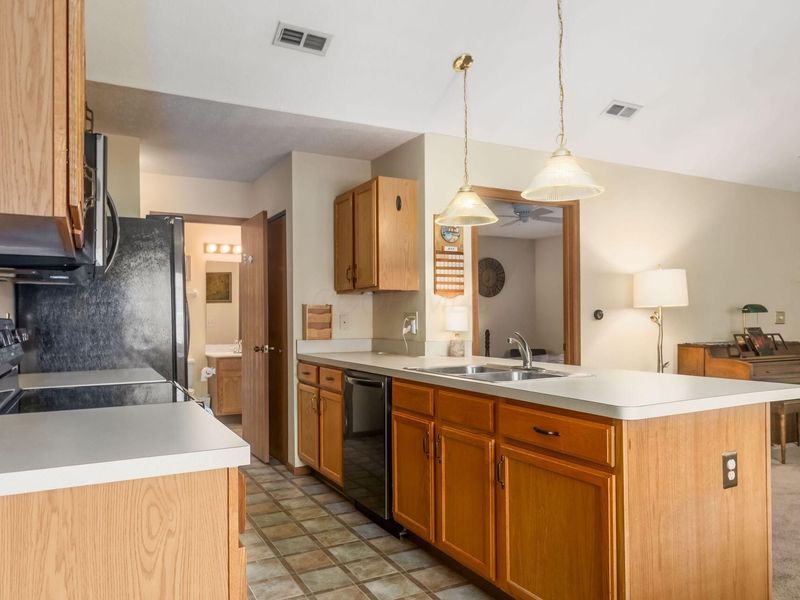1911 Farmbrook Circle S, Unit 14, Grove City, OH 43123 Photo 11
