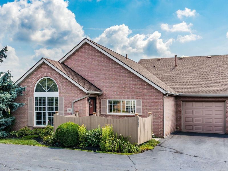 1911 Farmbrook Circle S, Unit 14, Grove City, OH 43123 Photo 2