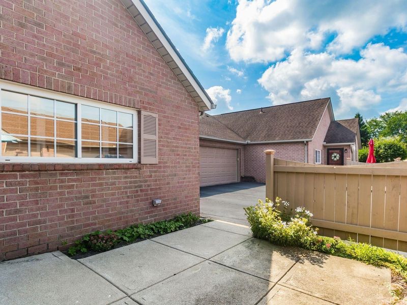 1911 Farmbrook Circle S, Unit 14, Grove City, OH 43123 Photo 31