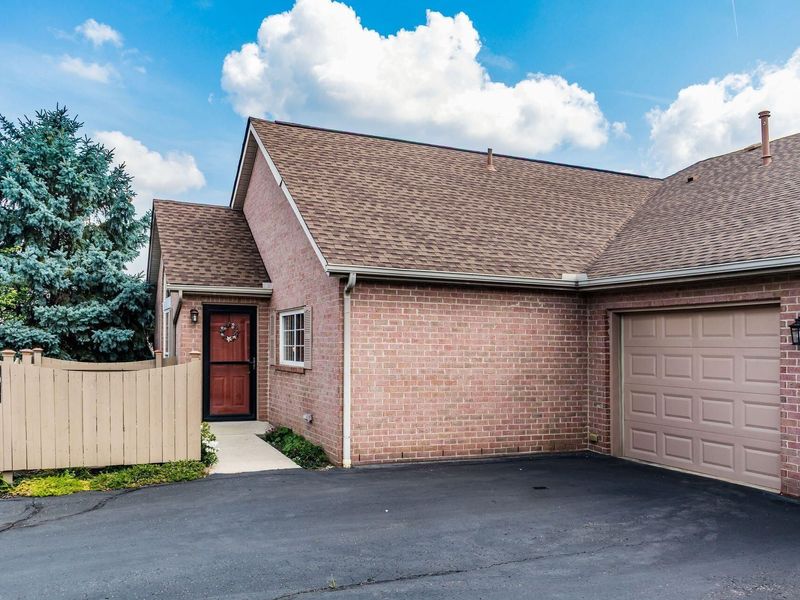 1911 Farmbrook Circle S, Unit 14, Grove City, OH 43123 Photo 5