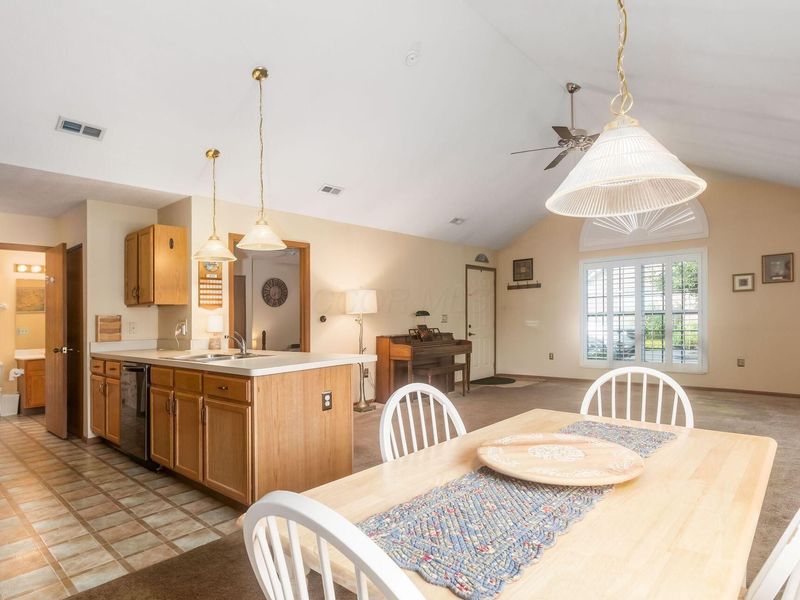 1911 Farmbrook Circle S, Unit 14, Grove City, OH 43123 Photo 9
