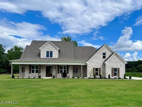 1316 Pebble Cove South , Byhalia, MS 38611