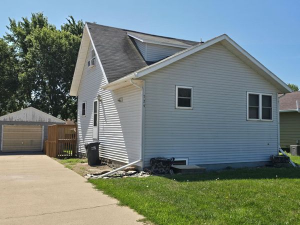729 4th Avenue, Brewster, MN 56119