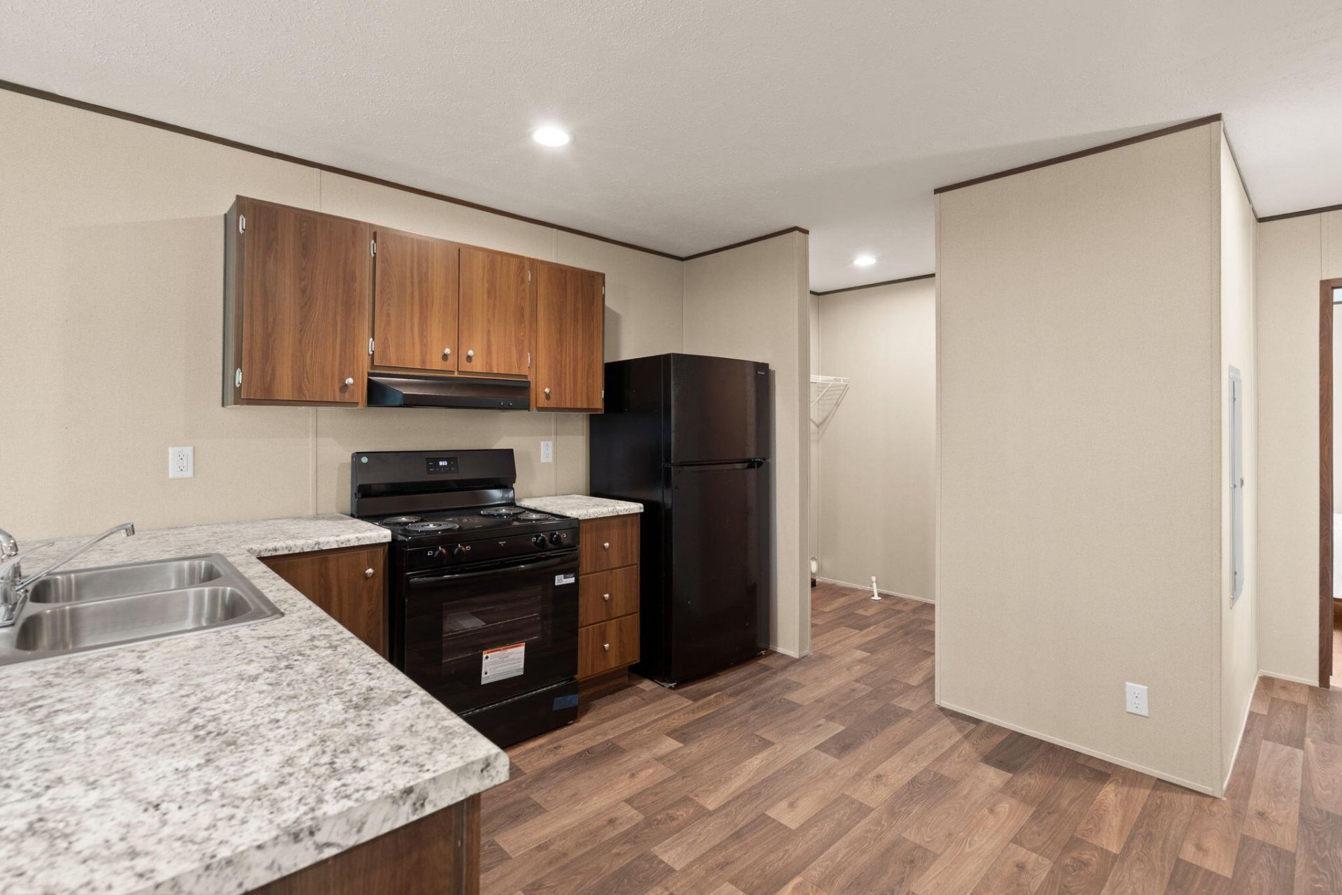 402 Marion Road Photo 10