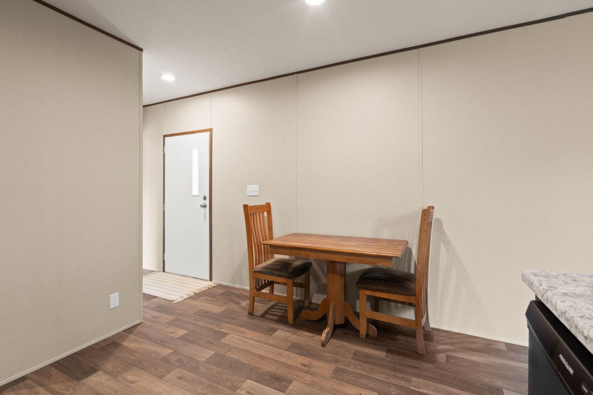402 Marion Road Photo 14