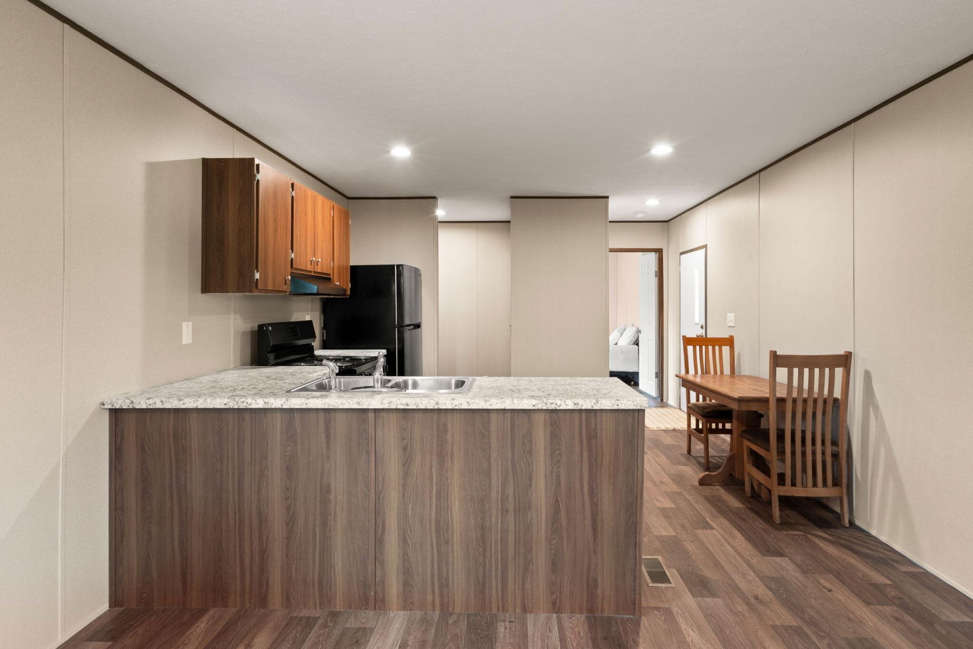 402 Marion Road Photo 9