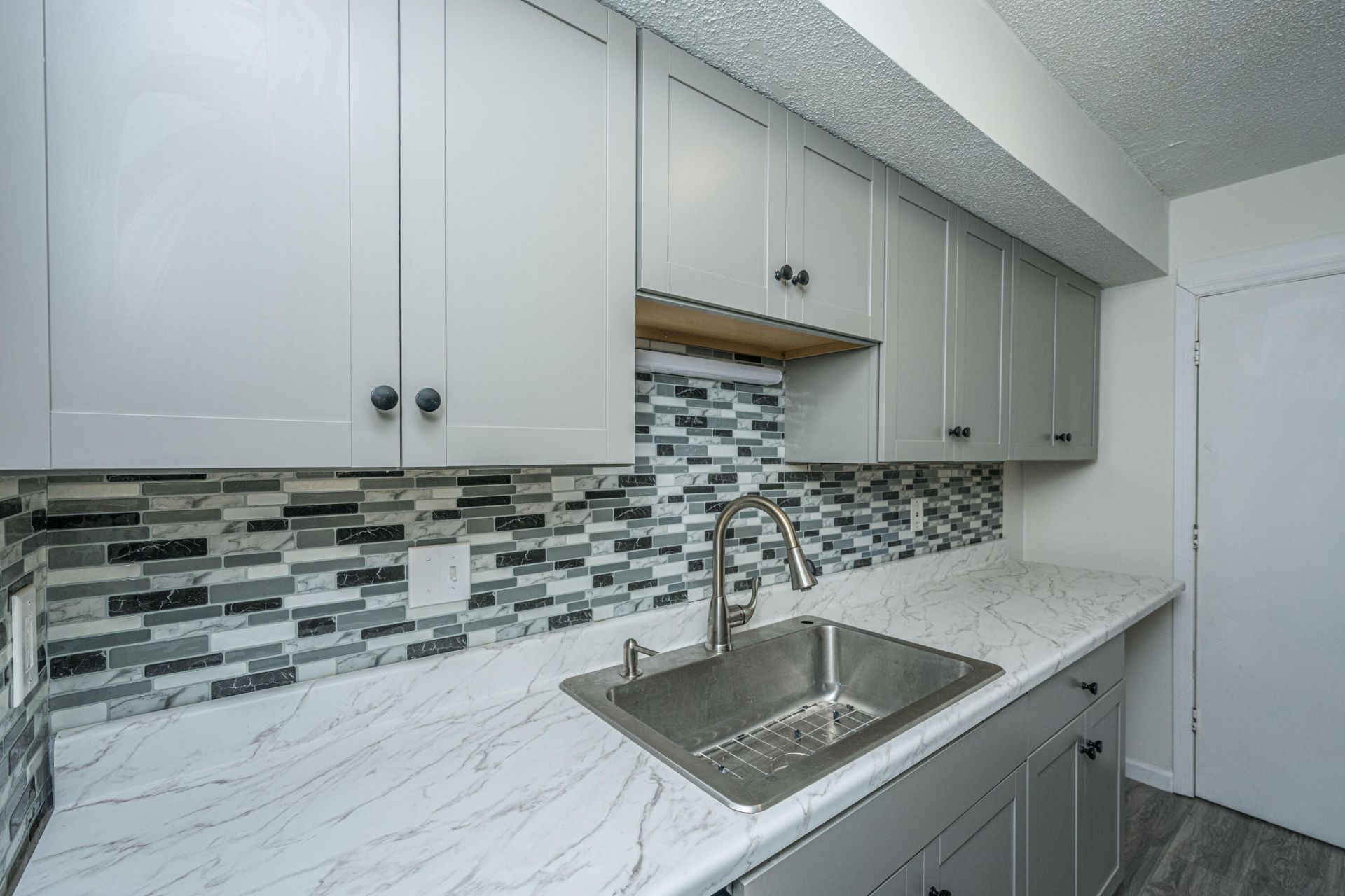 2494 Etiwan Avenue Photo 10