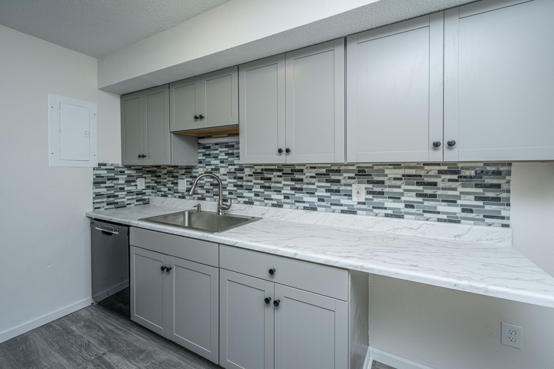 2494 Etiwan Avenue Photo 9