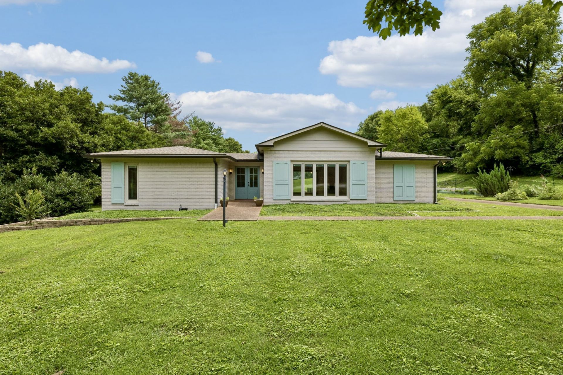 702 Wilson Pike Brentwood, TN 37027
