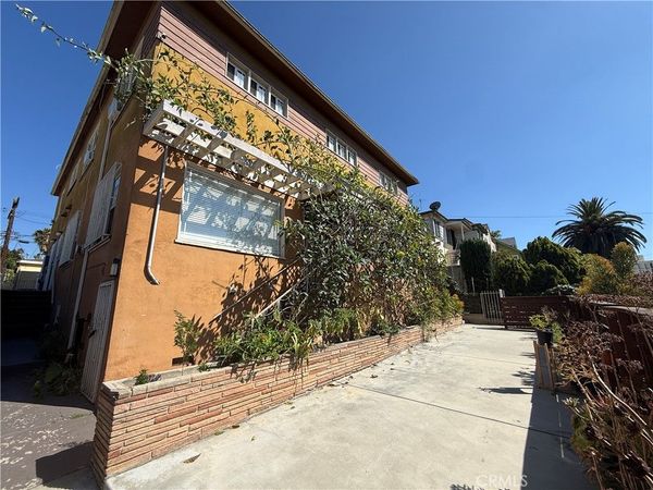 200 S Lake , Los Angeles, CA 90057