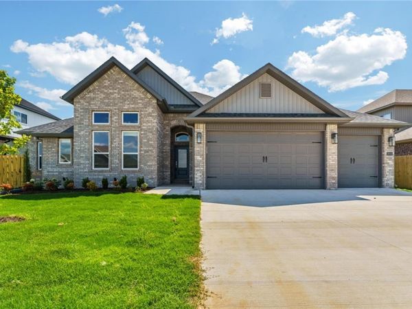 2208 Charles Street , Pea Ridge, AR 72751