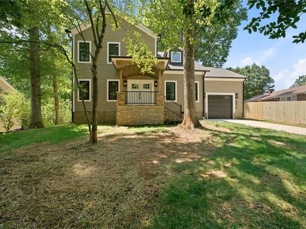 4814 Selwyn Drive , Winston-Salem, NC 27104