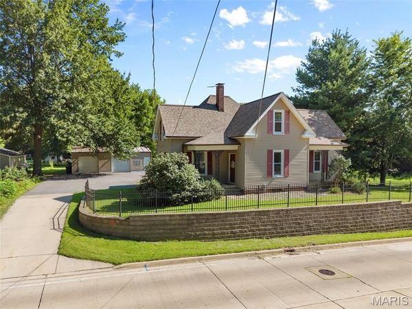 683 Glen Crossing Road , Glen Carbon, IL 62034