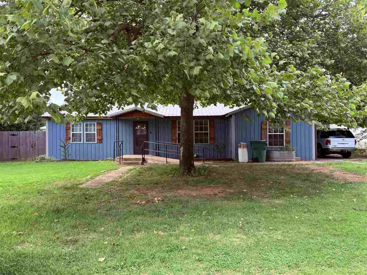 608 E Carter Ave, Apache, OK 73006 Main Photo