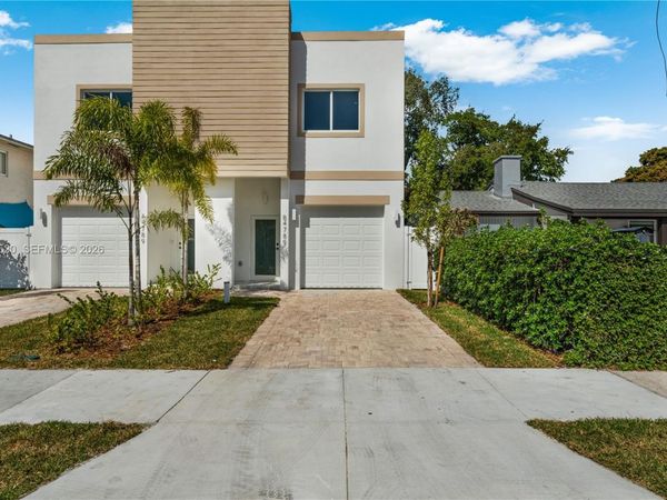 4789 NW 1st St , Miami, FL 33126