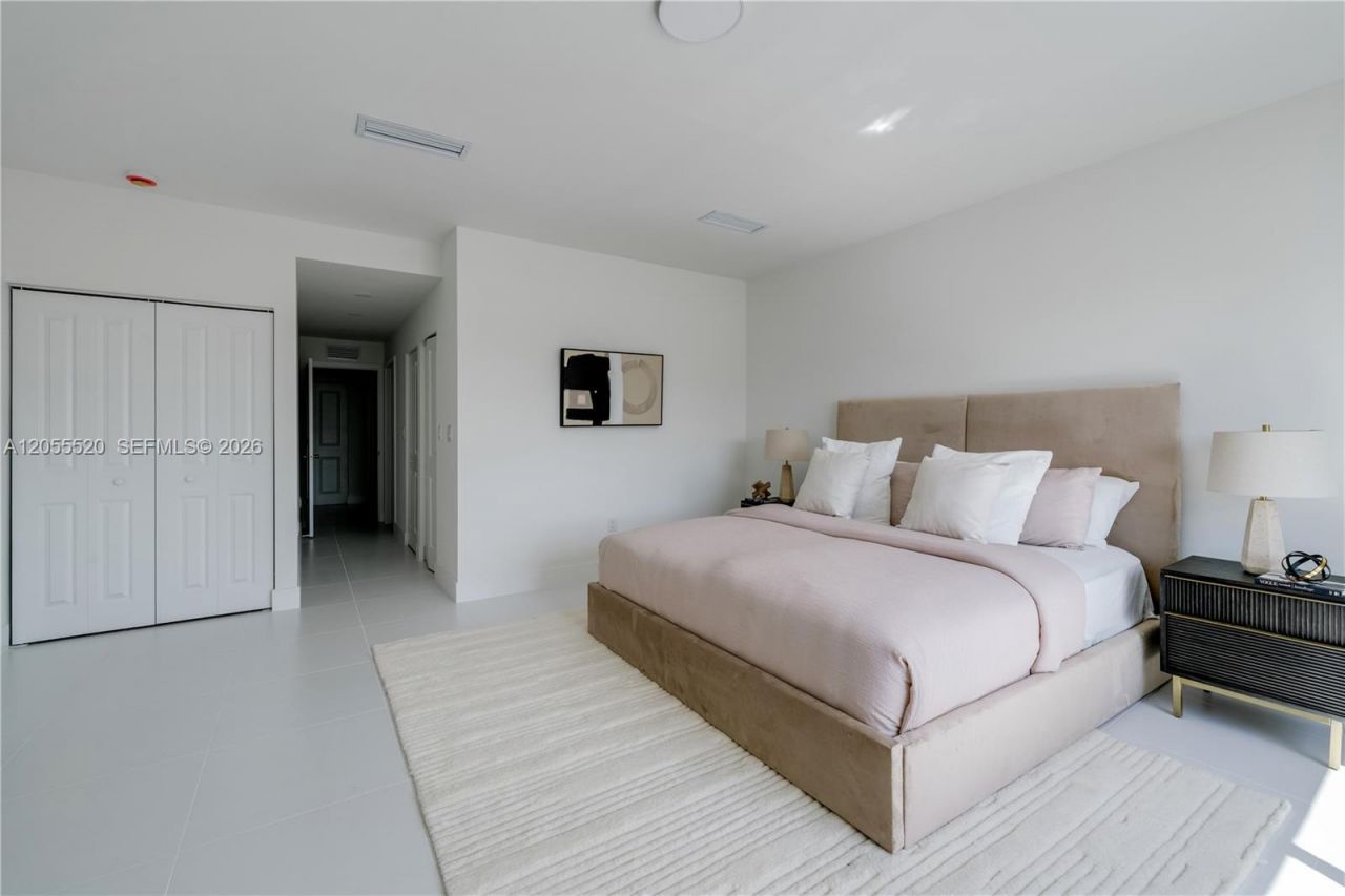 4789 NW 1st St , Miami, FL 33126 Photo