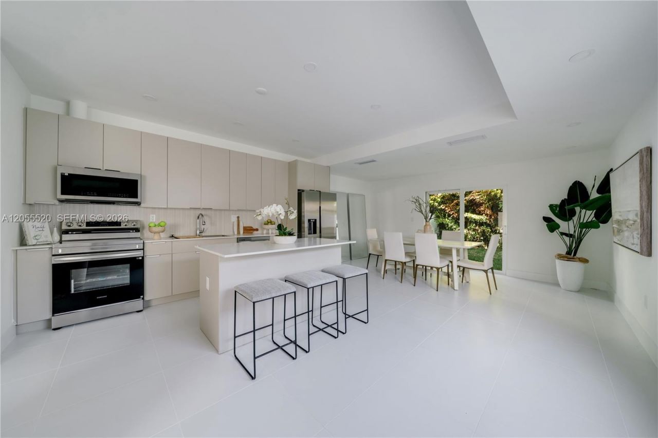 4789 NW 1st St , Miami, FL 33126 Photo
