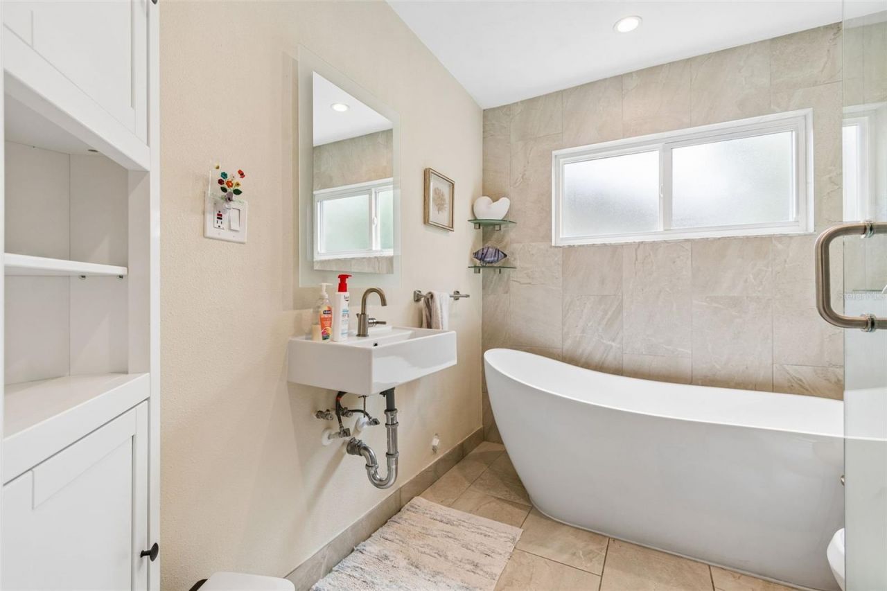 1473 50th Avenue Ne, Saint Petersburg, FL 33703 Photo