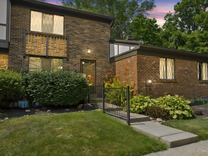 455 Dartmouth Circle, Unit 22, Union Twp, OH 45244 Photo 1