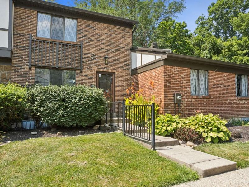 455 Dartmouth Circle, Unit 22, Union Twp, OH 45244 Photo 3