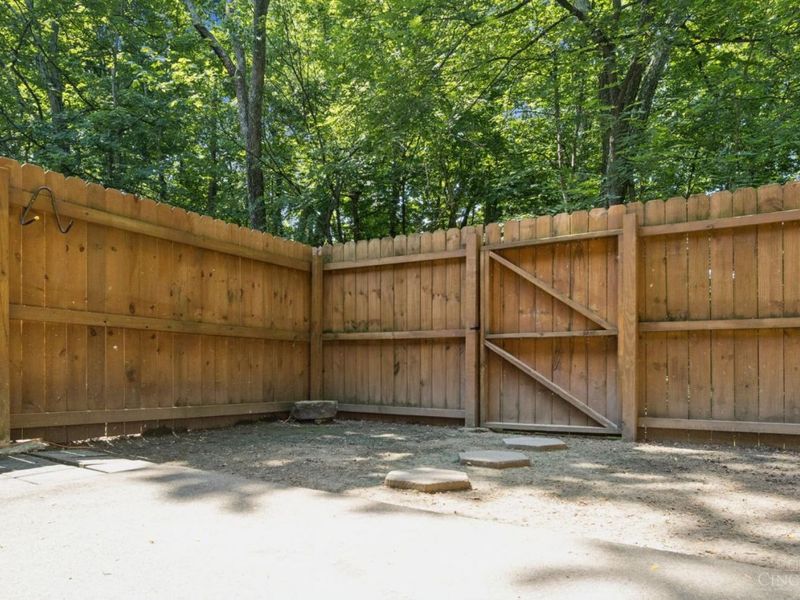 455 Dartmouth Circle, Unit 22, Union Twp, OH 45244 Photo 8