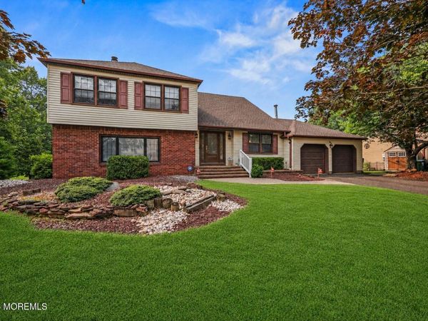 24 Cannonade Drive W, Marlboro, NJ 07726