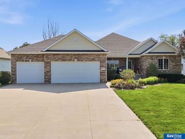 6750 Shadow Ridge Road, Lincoln, NE 68512
