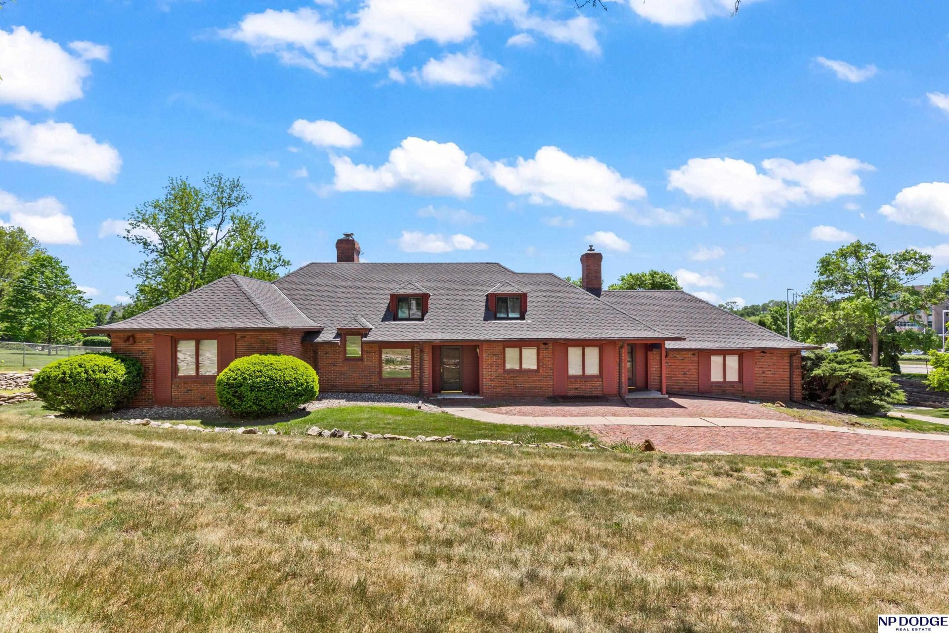 10009 Pacific Street, Omaha, NE 68114