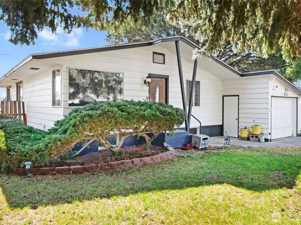 1727 S Monroe Street , Moses Lake, WA 98837