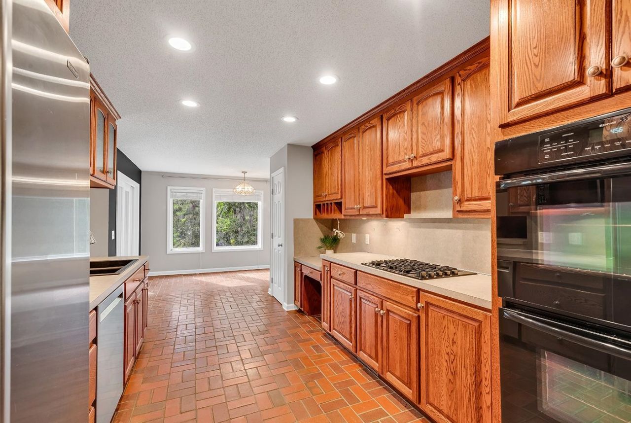 1870 Gray Oaks Dr. Photo 13