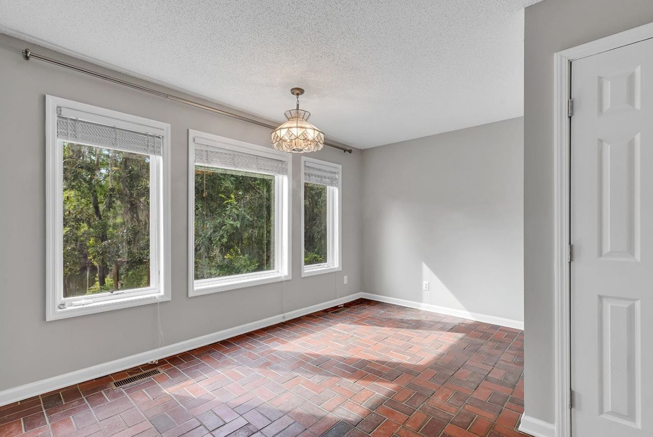 1870 Gray Oaks Dr. Photo 14