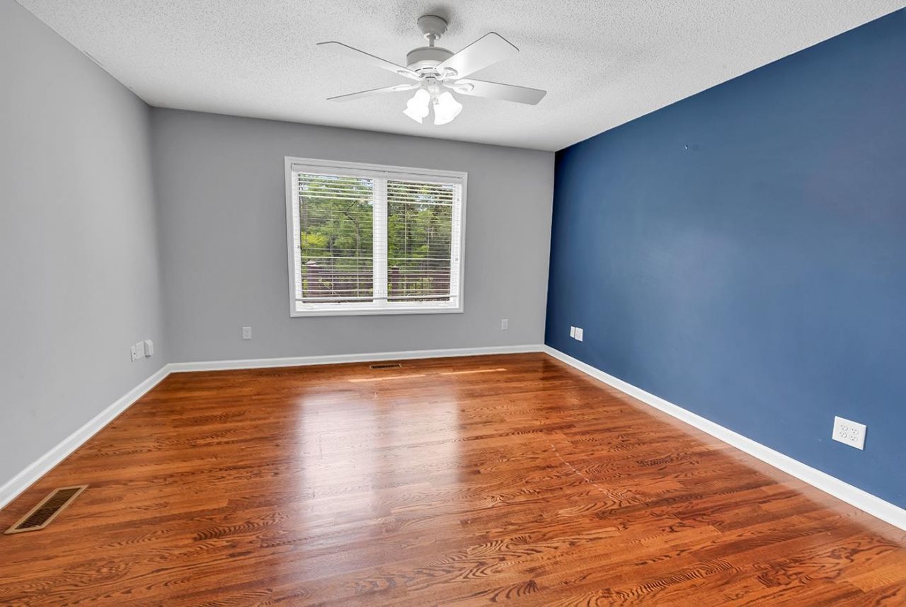 1870 Gray Oaks Dr. Photo 16