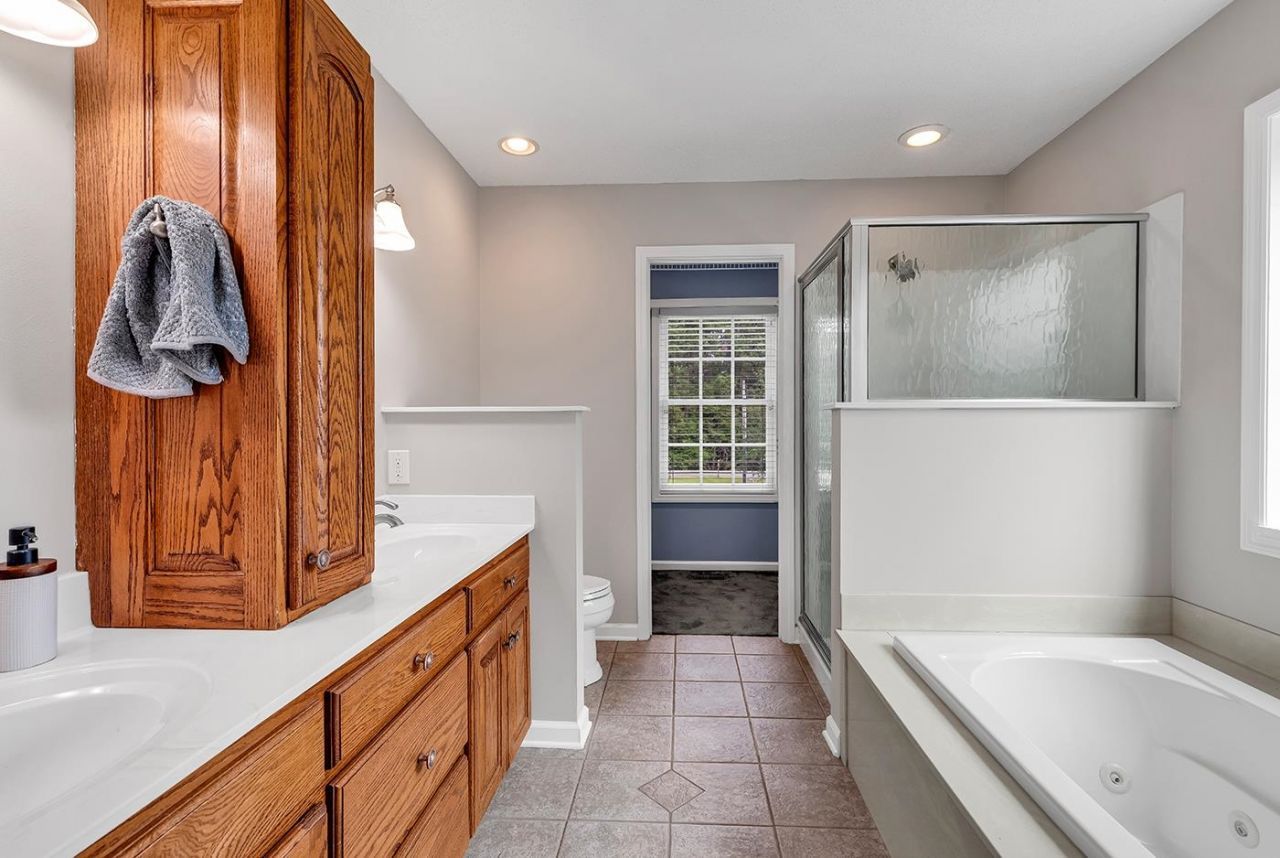 1870 Gray Oaks Dr. Photo 22