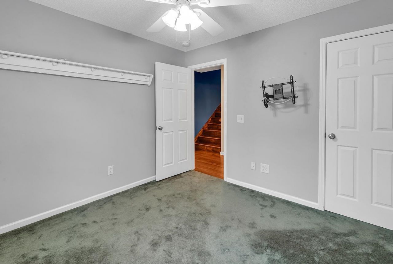 1870 Gray Oaks Dr. Photo 27