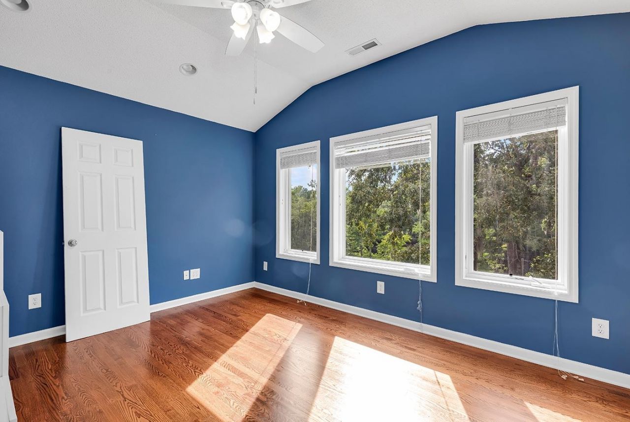 1870 Gray Oaks Dr. Photo 33