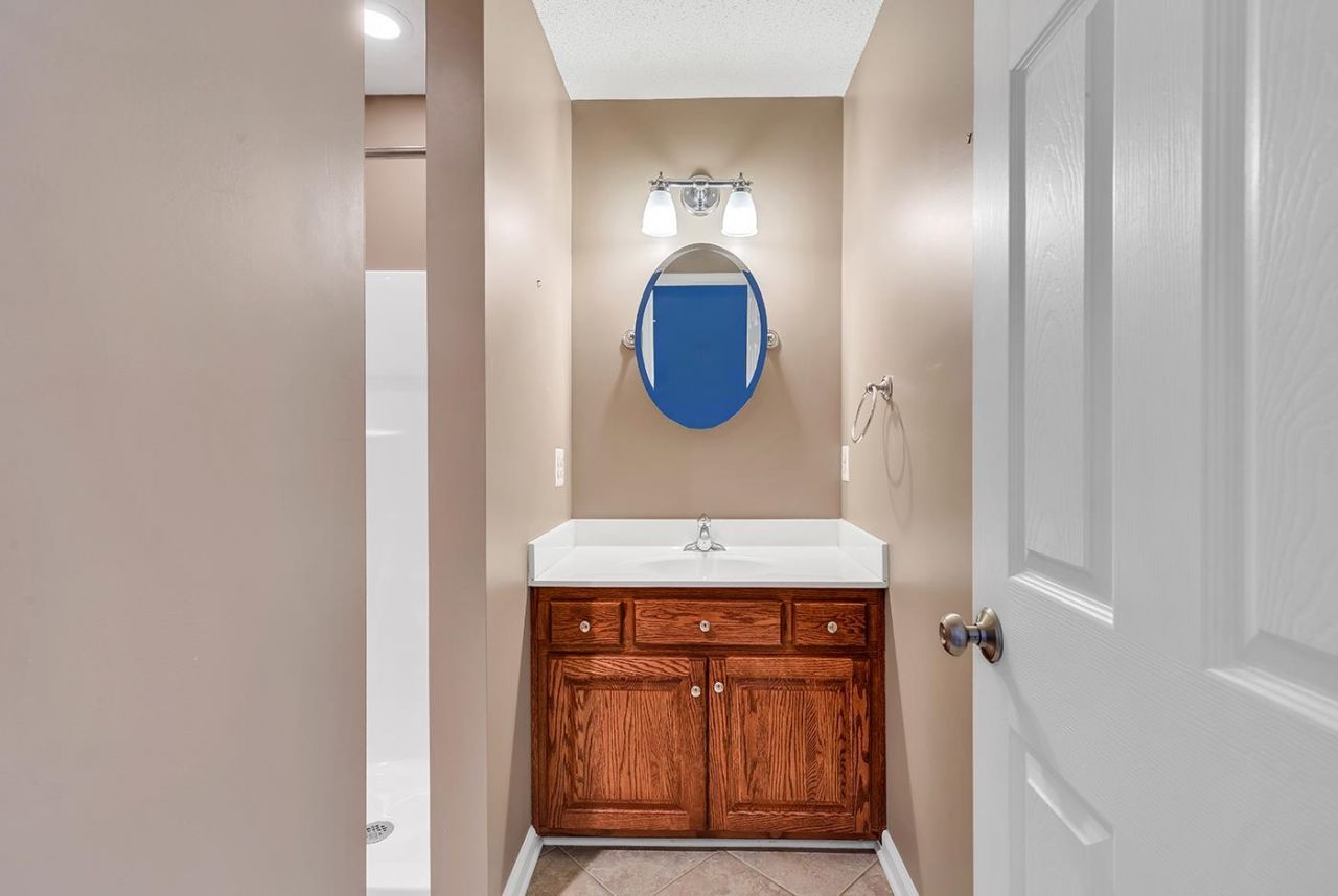 1870 Gray Oaks Dr. Photo 36