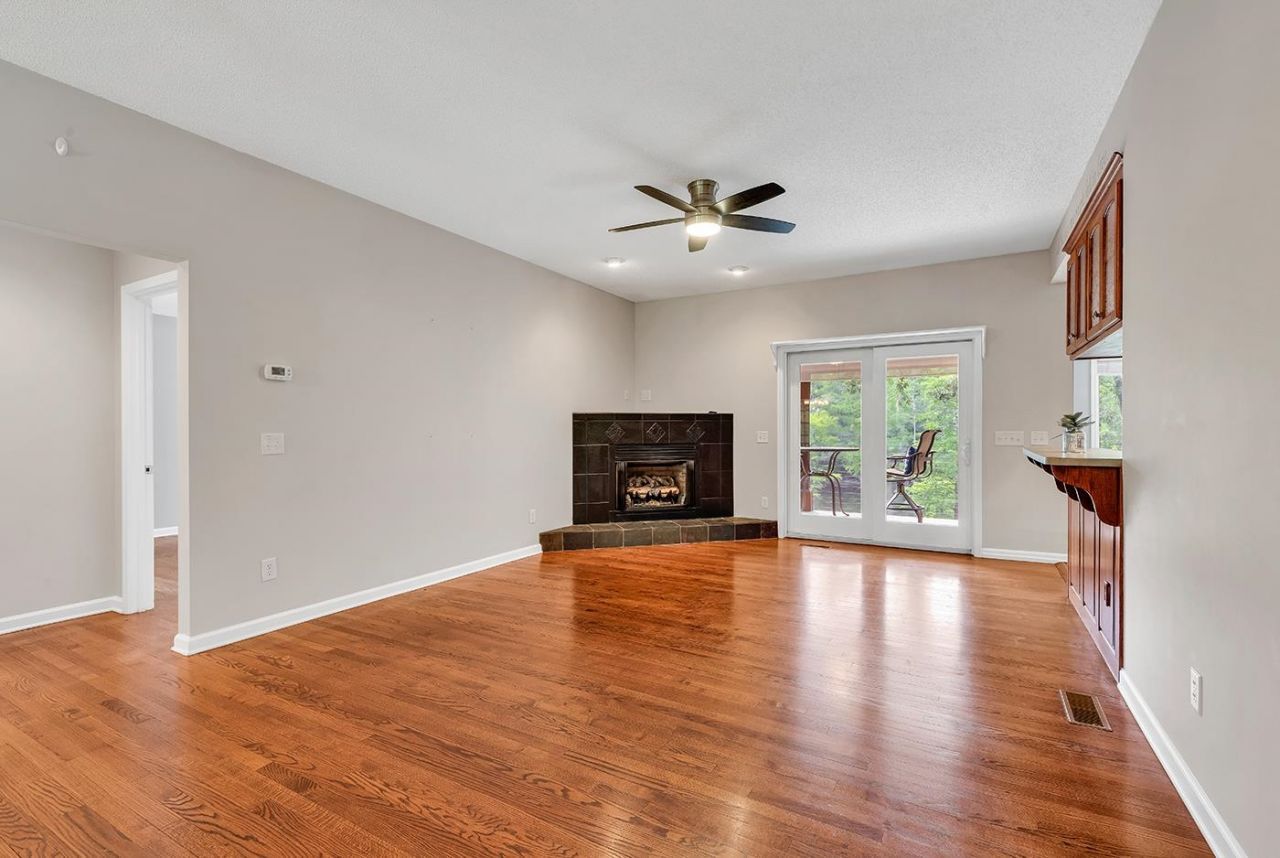 1870 Gray Oaks Dr. Photo 5