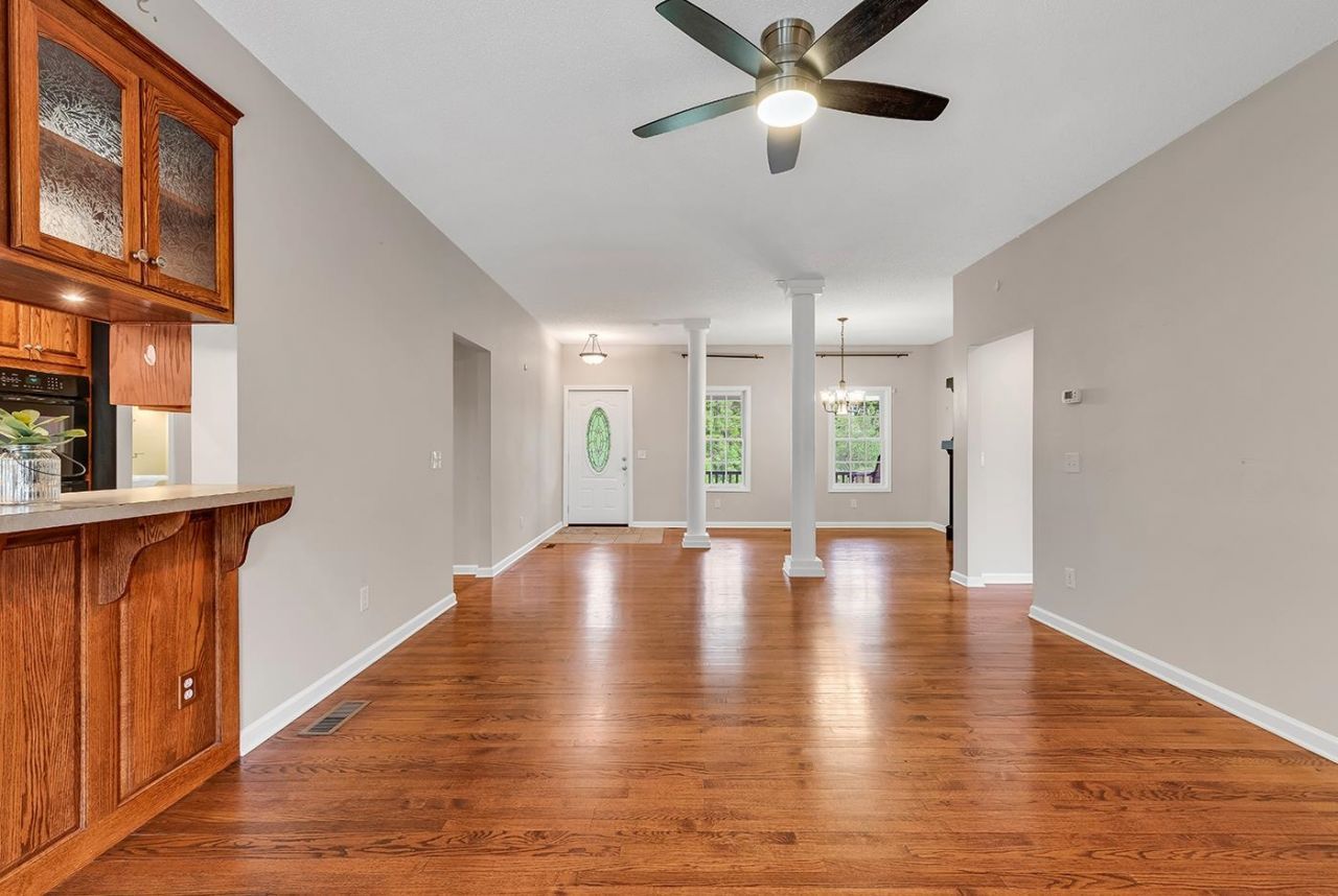 1870 Gray Oaks Dr. Photo 7