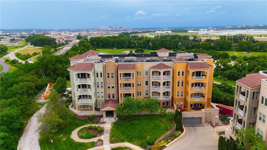 3810 N Mulberry Drive, Unit 307, Kansas City, MO 64116 Main Photo