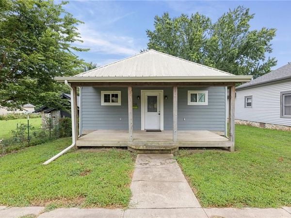 534 E 2nd Avenue, Garnett, KS 66032